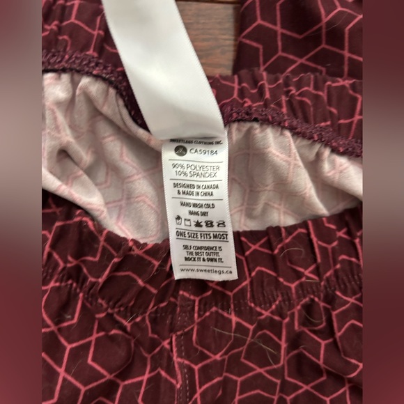 EUC Sweetlegs OS in Red Velvet - Picture 2 of 3